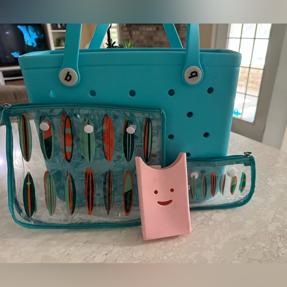 bogg bag with inserts and phone holder